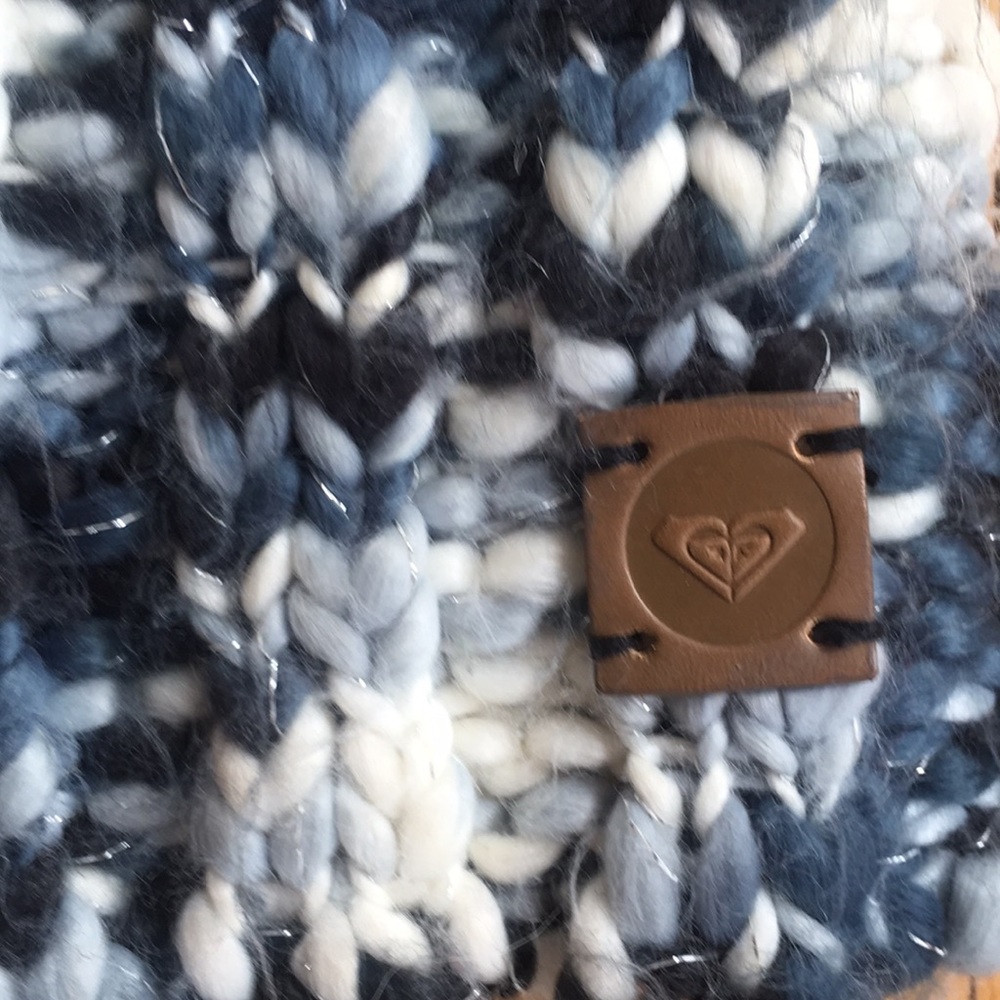 EUC | Roxy | Knit Toque - Picture 4 of 6